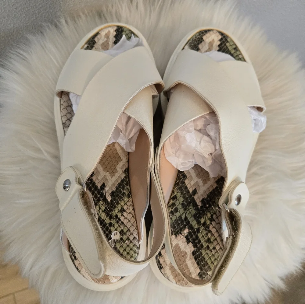 AGL Maya Criss Cross Platform Leather Sandal - Picture 6 of 10